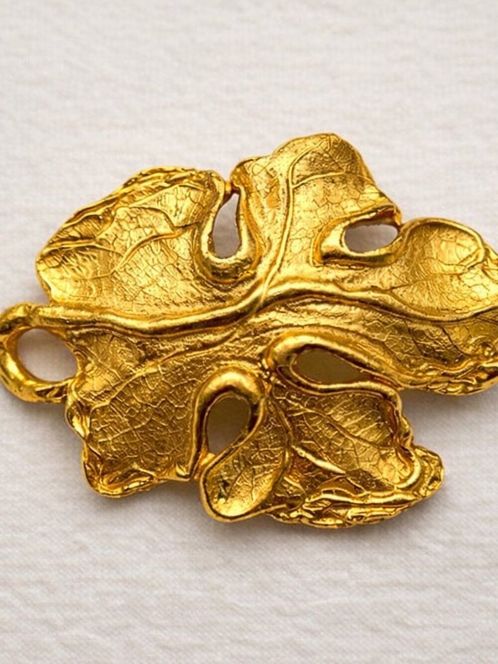 Real Gold Leaf Pin Nature‑Inspired Jewelry Botanical Statement Brooch Gold Tone